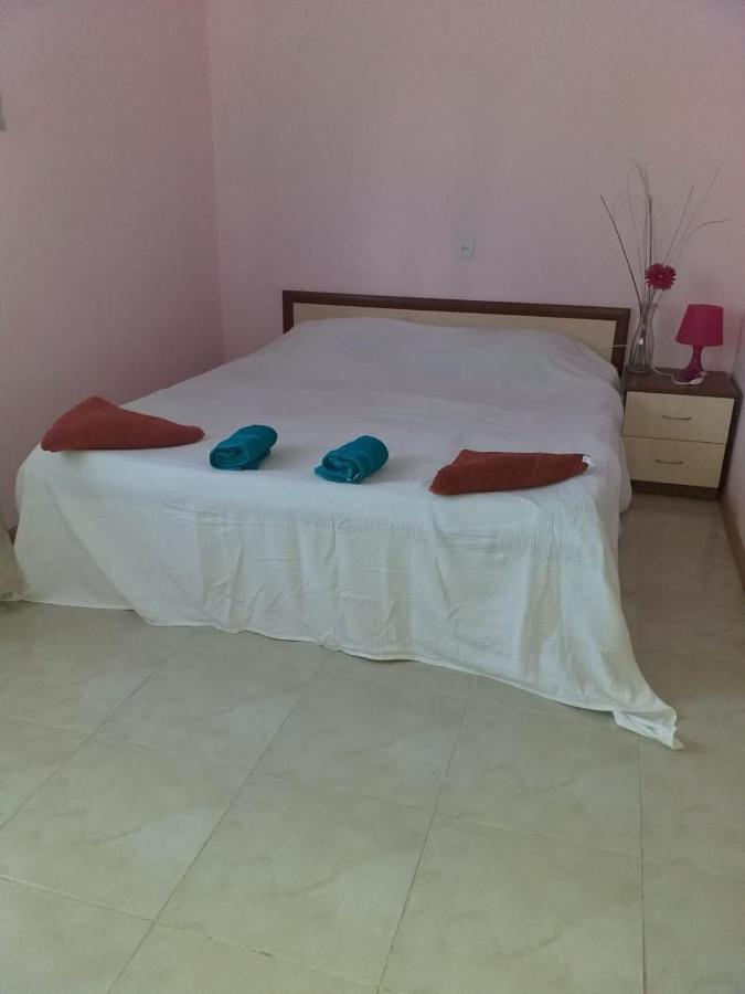 Solnechny Bereg Guest House Гудаута Екстер'єр фото