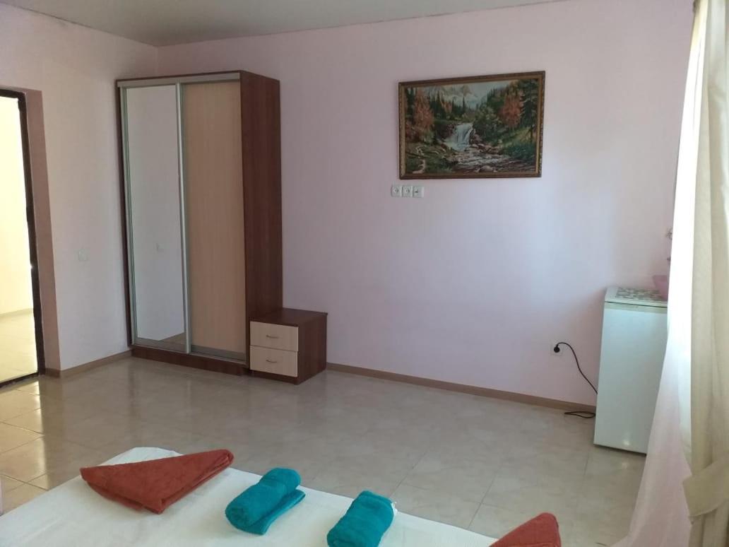 Solnechny Bereg Guest House Гудаута Екстер'єр фото