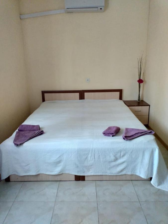 Solnechny Bereg Guest House Гудаута Екстер'єр фото