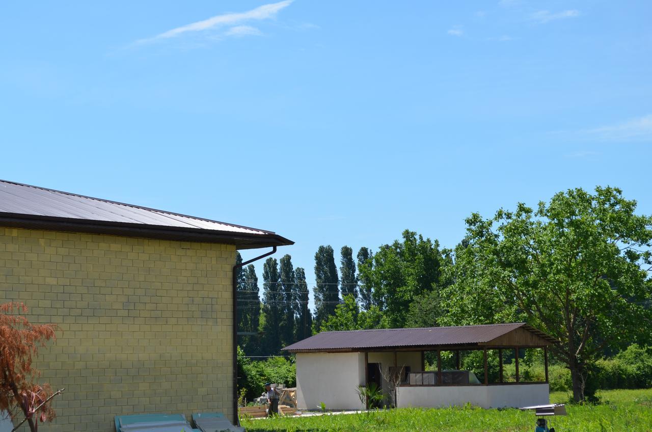Solnechny Bereg Guest House Гудаута Екстер'єр фото