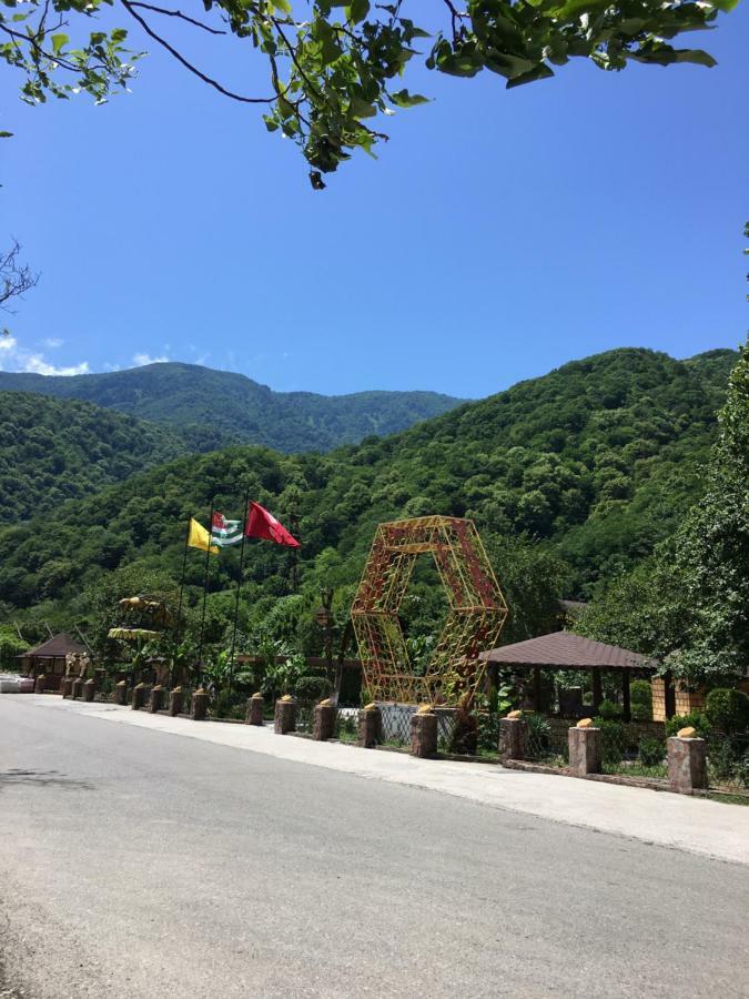 Solnechny Bereg Guest House Гудаута Екстер'єр фото