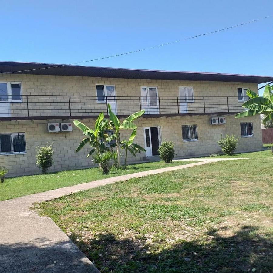 Solnechny Bereg Guest House Гудаута Екстер'єр фото